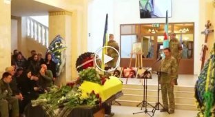 В Виннице прошла церемония прощания с погибшим харьковским летчиком Сергеем Пархоменко