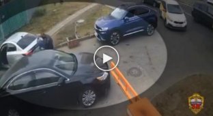 Повздорившие москвичи разбили автомобили друг друга и заработали по уголовной статье
