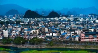 Why are the Chinese massively covering their roofs with blue tarpaulins or painting them blue (11 photos)