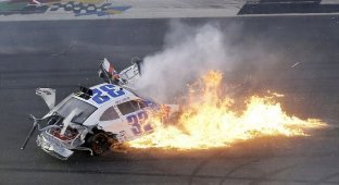 Серьезная авария в гонках NASCAR Daytona 500 (18 фото + видео)