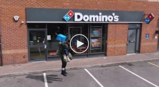 In Britain began to deliver pizza on jetpacks