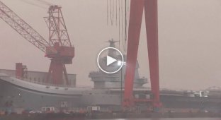 Китай построил собственный авианосец