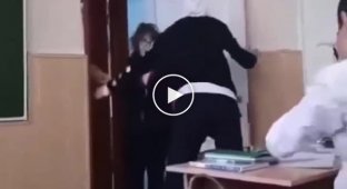 Ill-mannered teenager kicked the teacher out of the class (mat)