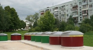 Why underground garbage cans are installed in the Netherlands (4 photos)