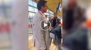 Розлючена пасажирка «прикинулася мертвою» в аеропорту через багаж