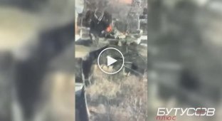 Горящий российский танкист выпрыгивает из Т-72 после попадания «Стугны» 92 бригады ВСУ под Харьковом