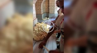 Making a Turkish bagel