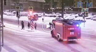В Петербурге пожарный автомобиль сбил пенсионерку