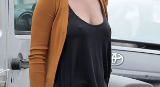 Линдси Лохан не любит носить бюстгальтеры (6 Фото)