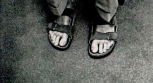 Old sandals of the founder of Apple sold at auction for 218 thousand dollars (2 photos)