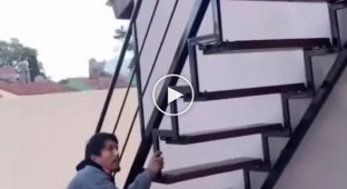 Необычная раскладывающаяся лестница
