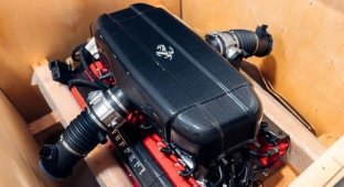 All-new 6.0-liter Ferrari Enzo V12 engine goes up for auction (9 photos)
