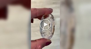 Кристалл кварца с водой внутри