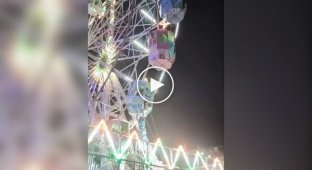 A woman hung at a height of 10 meters after falling from the Ferris wheel cabin