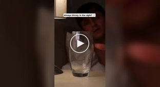 Гидро-лампа для тех, кому лень вставать с кровати за стаканом воды