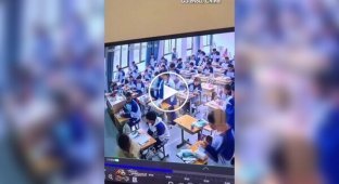 Students came to the aid of a teacher