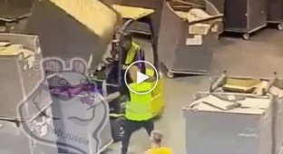 На складе WB в Электростали на работника упал огромный ящик с товаром