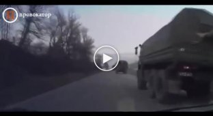Краснодар. Колонна военной техники едет в северном направлении возле поселка Псебай