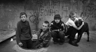 В Воронеже 12-летние дети избили инвалида, который не мог дать сдачи (2 фото)