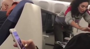 Пьяная Ольга Бузова приставала к пассажирам самолета с предложением выпить (2 фото + видео)