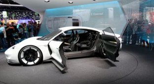 А как же экология? Porsche больше не спешит отказываться от бензиновых авто (3 фото)