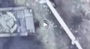 Ukrainian M2A2 “Bradley” infantry fighting vehicle crushes a Russian military man in the Avdiivka direction