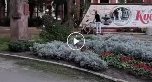 Мати року: в Єкатеринбурзі жінка вирішила прогулятися з коляскою на сігвеї
