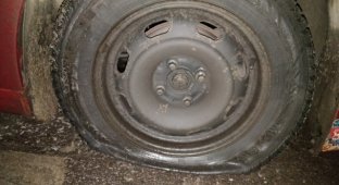 I broke a tire and was very surprised when I took it off (3 photos)