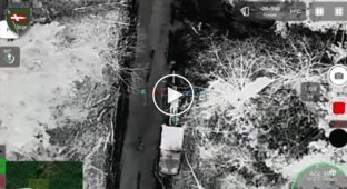 Воины 14 ОМБр уничтожили несколько единиц техники врага точными сбрасываниями боеприпасов с дрона