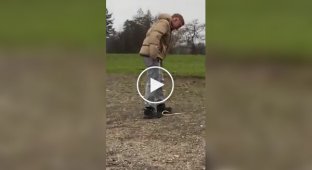 Игрушечная змея не на шутку напугала парня