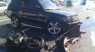 Судья на Range Rover убила байкера на Рязанском проспекте (7 фото)