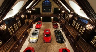 Роскошный гараж коллекционера и его автомобили (19 фото + 1 видео)