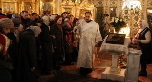 РПЦ заявили, что запрет на посещение церквей противоречит Конституции РФ (3 фото)