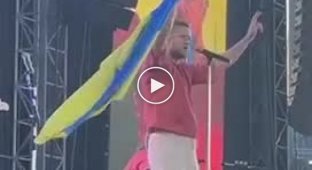 Группа Imagine Dragons на концерте в германском городе Менхенгладбах поддержала Украину