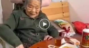 The secret to a long life from a Chinese grandmother who is already 102 years old
