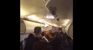 Пассажиры самолета Сочи - Москва подрались во время выхода из салона (мат)