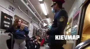 Девушку выгнали из вагона метро из-за отсутствия маски (мат)