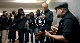 Борис Гребенщиков спел для пассажиров московского метро