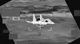 Во вторник вечером китайский истребитель пролетел над бомбардировщиком B-52 ВВС США над Южно-Китайским морем