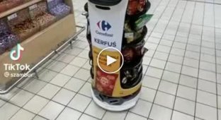 Neko-robot in a Polish supermarket
