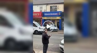 A masked gang rammed a pawn shop with a car and stole gold in broad daylight