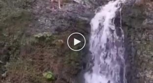 Мужчина чуть не погиб, спрыгнув в сочинский водопад с 10-метровой высоты