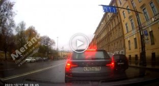 В Санкт-Петербурге «Мини» перевернулся на крышу после столкновения с такси