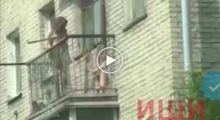 Naked fight for life and death on the balcony of Novosibirsk