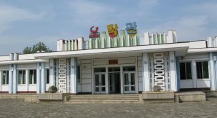  Зал игровых автоматов в Северной Корее (9 фото)