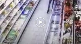 В супермаркете Новосибирска подрались два торговых представителя