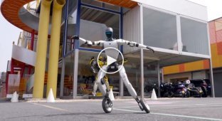A robot was taught to skate