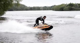 Невероятные трюки на водном мотоцикле