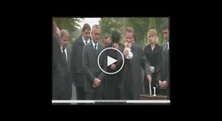 10 глупых поступков на похоронах