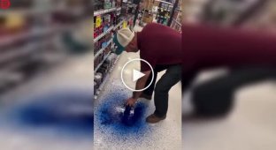 Баллон с краской устроил хаос в магазине